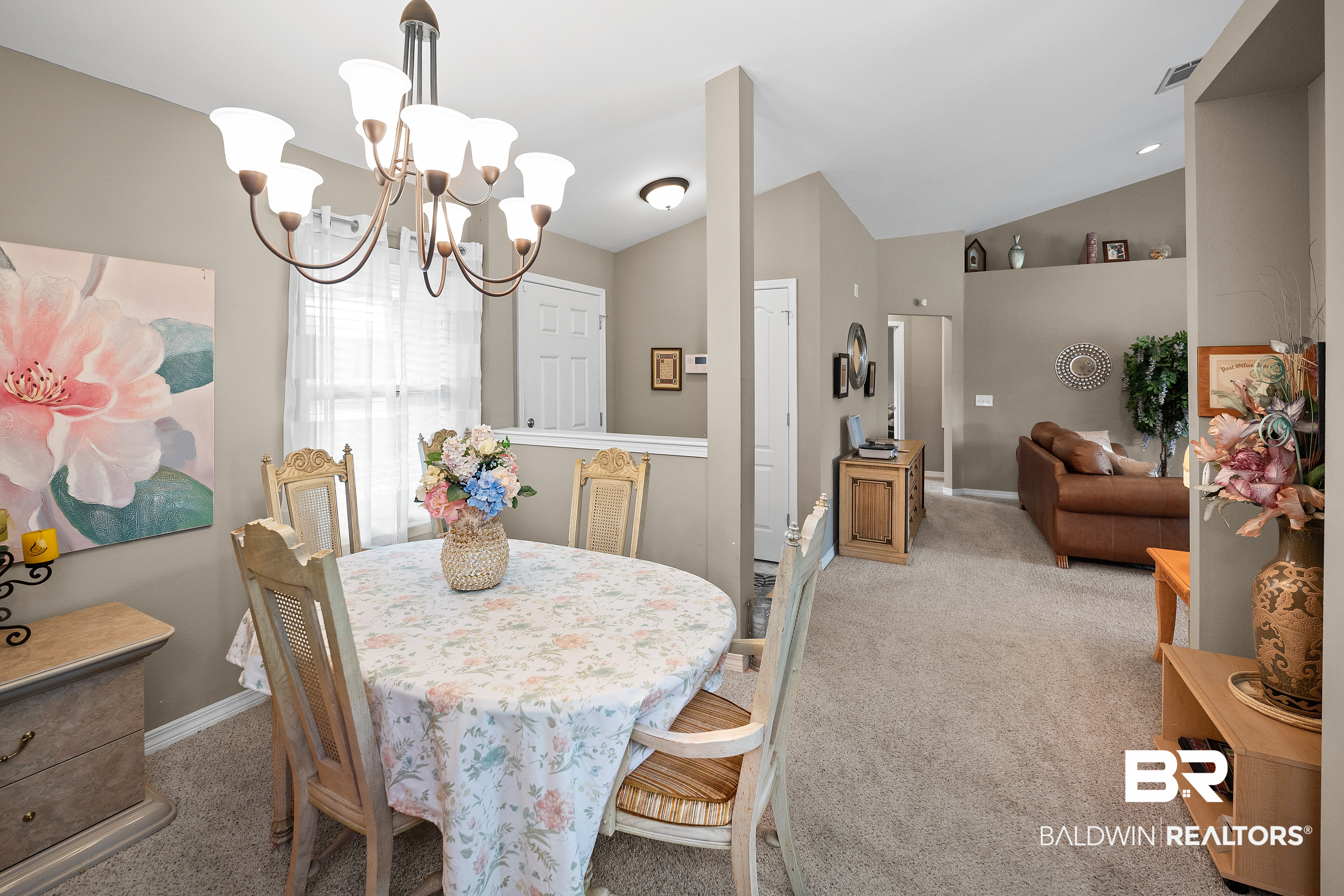 Formal Dining /Front Entry