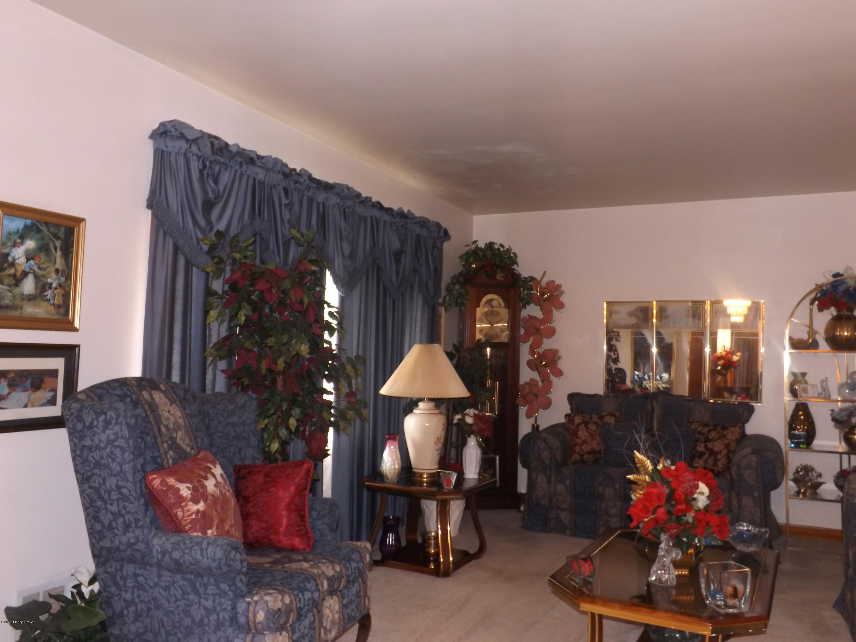 3512 Janell Road Louisville, KY 40216 - Photo 2 of 28 DSCF4675