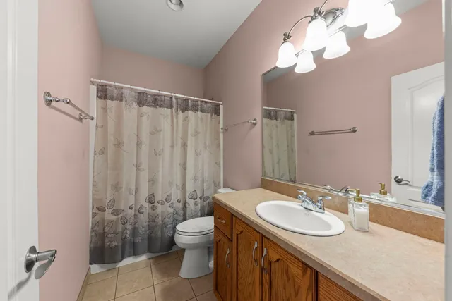 $445,000 | 674 Friar Drive, Aurora, IL 60505