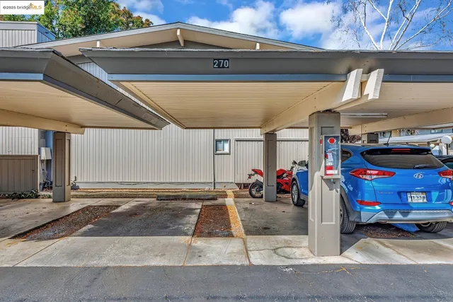 a view of parking area