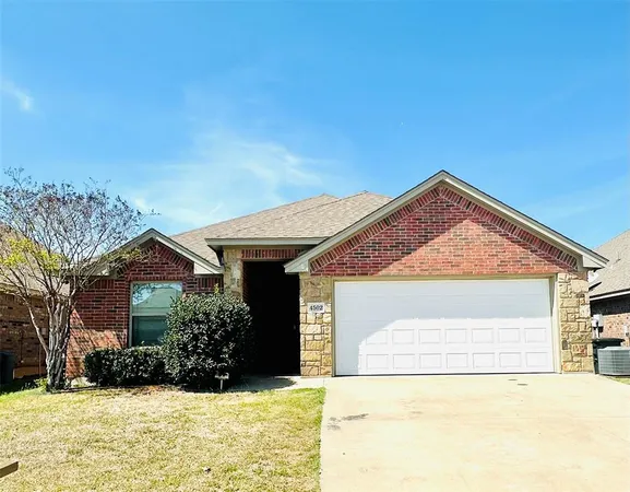 $2,295 | 4502 Sapphire Lane, Granbury, TX 76049