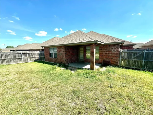 $2,295 | 4502 Sapphire Lane, Granbury, TX 76049