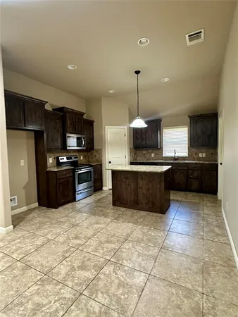 $2,295 | 4502 Sapphire Lane, Granbury, TX 76049