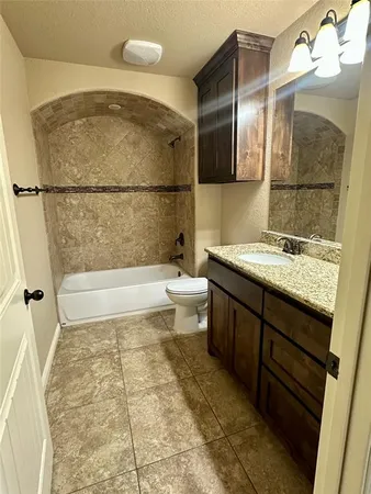 $2,295 | 4502 Sapphire Lane, Granbury, TX 76049