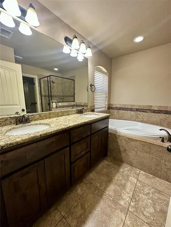 $2,295 | 4502 Sapphire Lane, Granbury, TX 76049