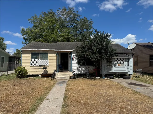 a house view with a outdoor space