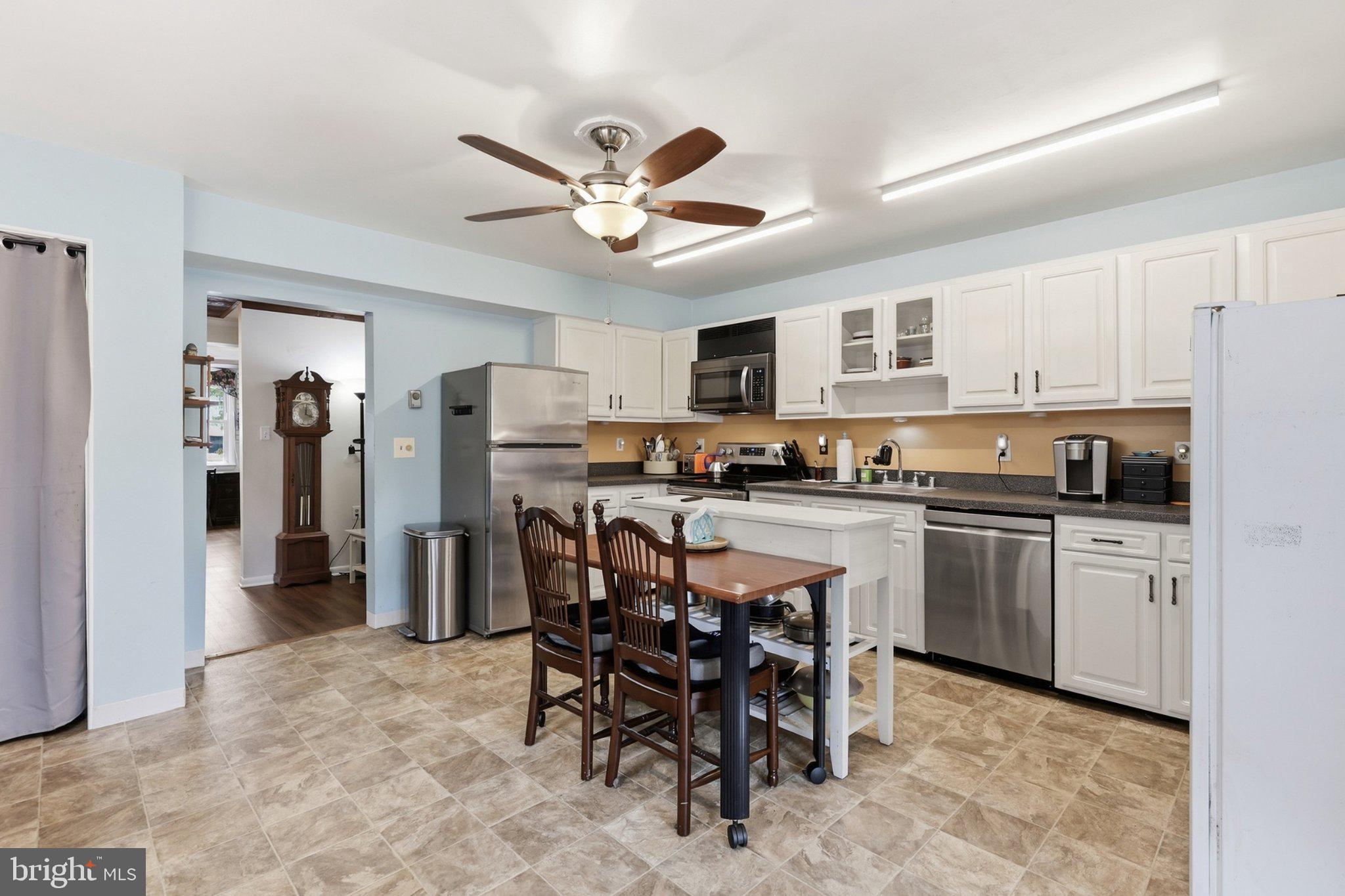 1816 Glenarm Road Edgewater, MD 21037 - Photo 9 of 55 Kitchen