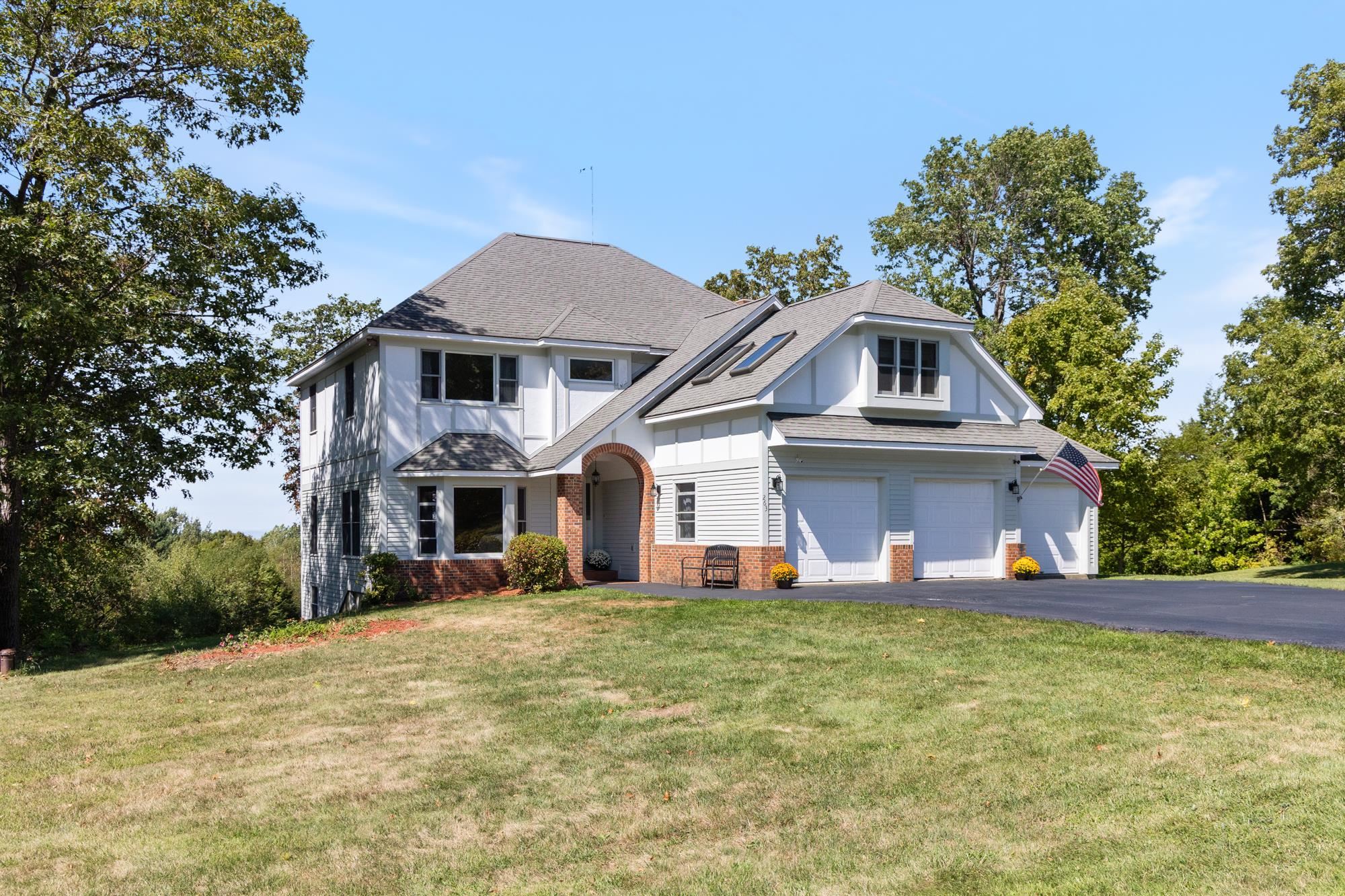 263 Highlands Drive Williston, VT 05495 - Photo 4 of 42