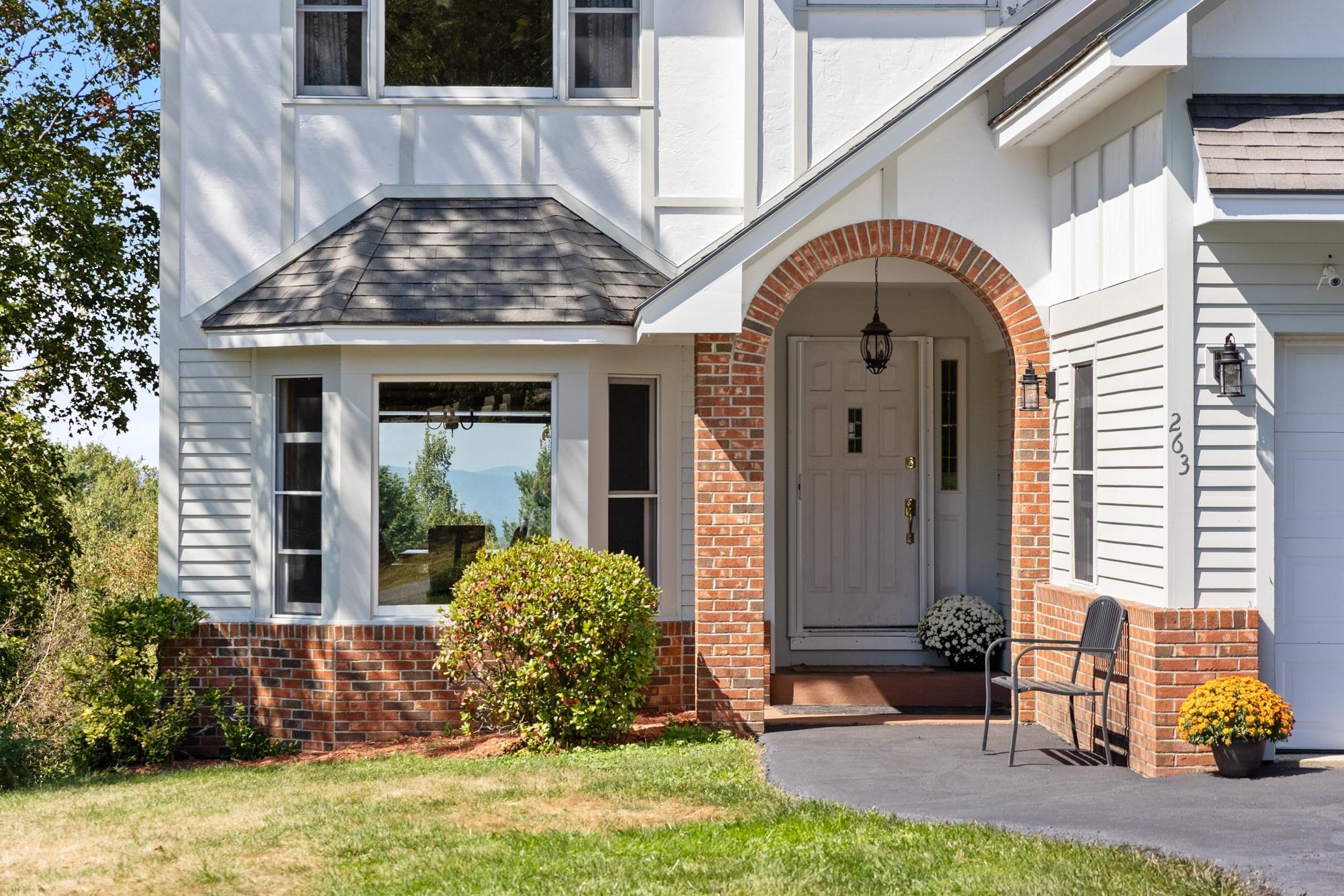 263 Highlands Drive Williston, VT 05495 - Photo 5 of 42