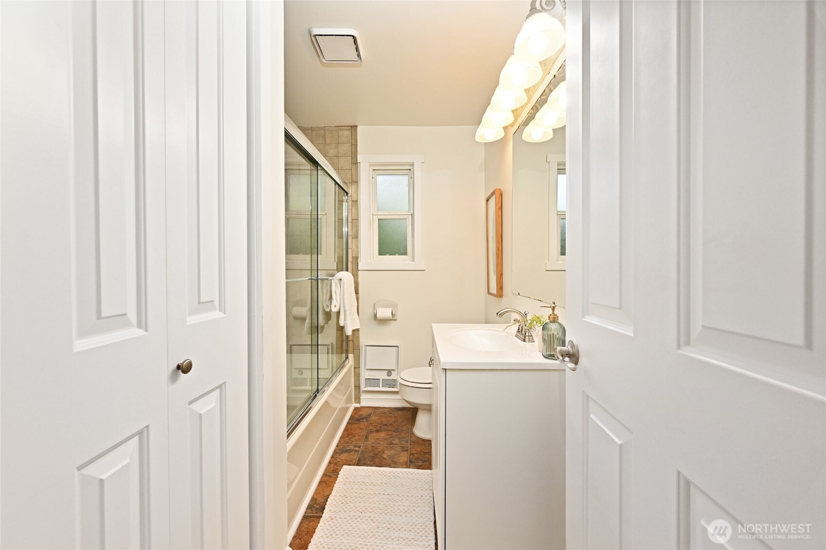 13804 Redmond Way Redmond, WA 98052 - Photo 11 of 25