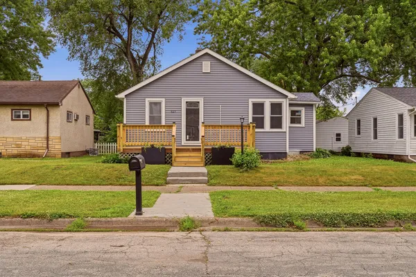 $269,900 | 527 South 2nd Street, La Crescent, MN 55947