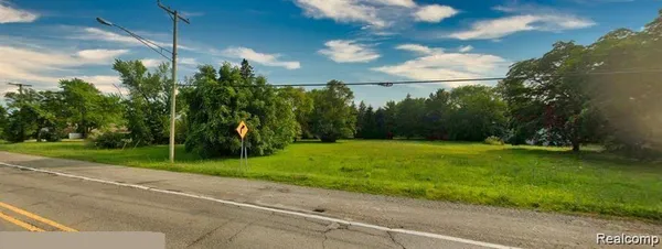 $390,000 | 5666 Auburn Road, Utica, MI 48317