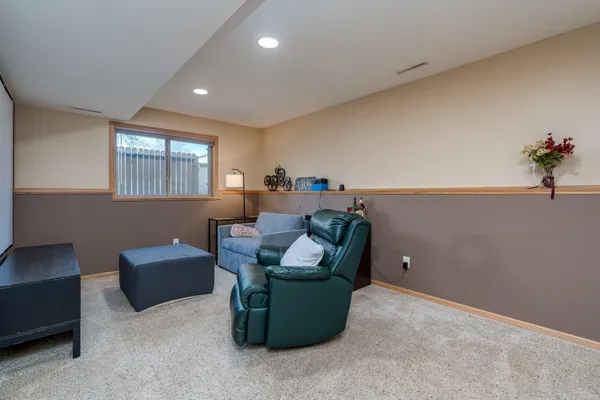 $339,900 | 140 Peggy Lane, Eagle Lake, MN 56024