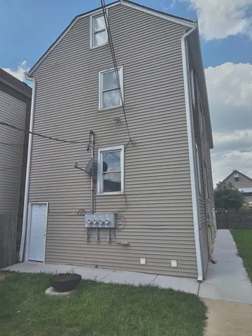 $1,700 | 2441 West 46th Place, Unit 2, Chicago, IL 60632