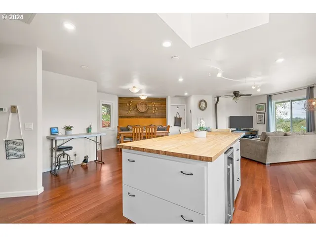 $1,500,000 | 2280 Kuebler Boulevard, Salem, OR 97302