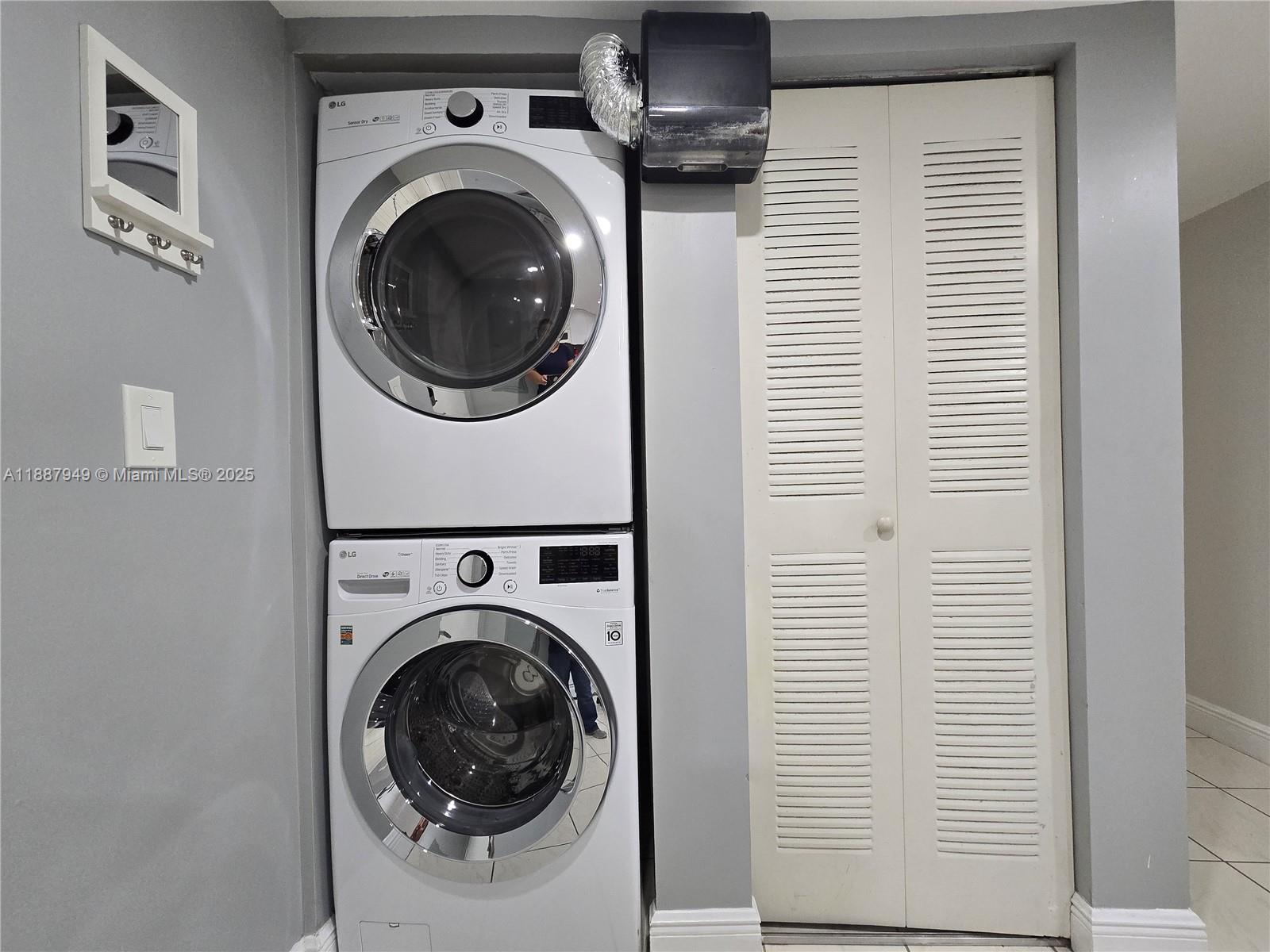 55 East 4th Street, Unit 302 Hialeah, FL 33010 - Photo 5 of 15 a utility room with dryer and washer