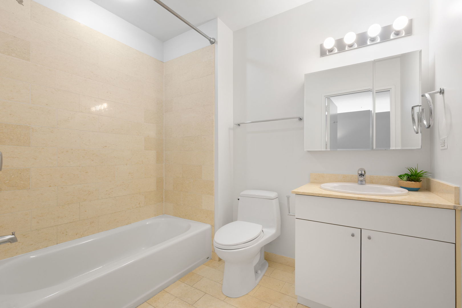 653 North Kingsbury Street, Unit 802 Chicago, IL 60654 - Photo 12 of 18