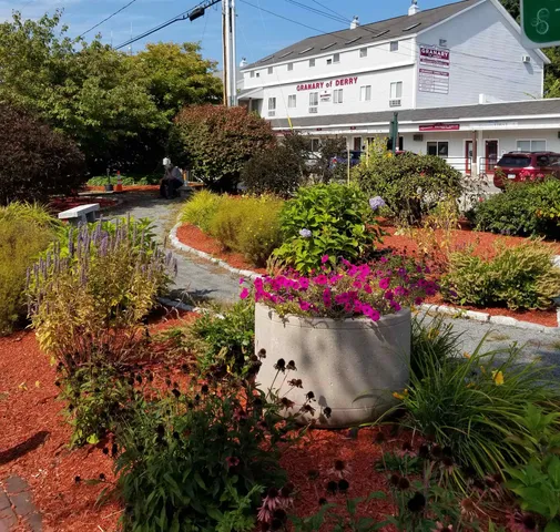 $1,300 | 16 Manning Street, Unit 206, Derry, NH 03038