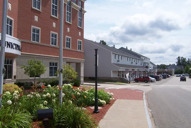 $1,300 | 16 Manning Street, Unit 206, Derry, NH 03038