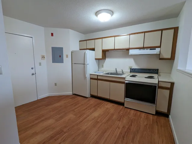 $1,300 | 16 Manning Street, Unit 206, Derry, NH 03038