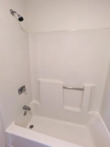 $1,300 | 16 Manning Street, Unit 206, Derry, NH 03038