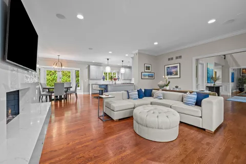 $1,749,000 | 1225 Sir William Lane, Lake Forest, IL 60045