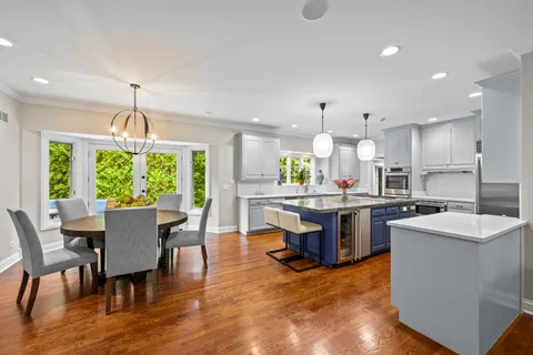 $1,749,000 | 1225 Sir William Lane, Lake Forest, IL 60045