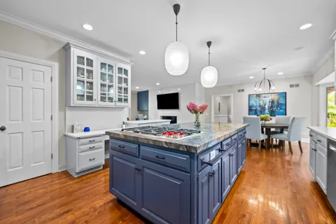 $1,749,000 | 1225 Sir William Lane, Lake Forest, IL 60045