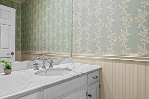 $1,749,000 | 1225 Sir William Lane, Lake Forest, IL 60045