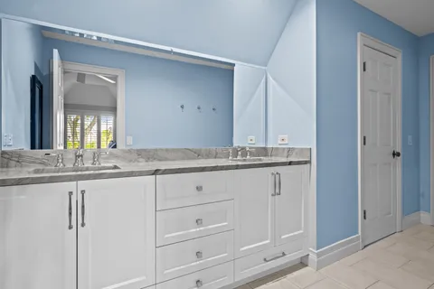 $1,749,000 | 1225 Sir William Lane, Lake Forest, IL 60045