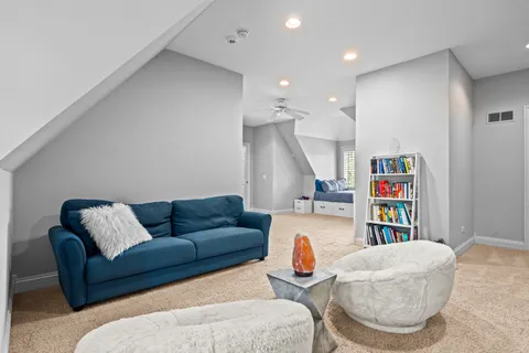 $1,749,000 | 1225 Sir William Lane, Lake Forest, IL 60045