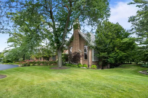 $1,749,000 | 1225 Sir William Lane, Lake Forest, IL 60045