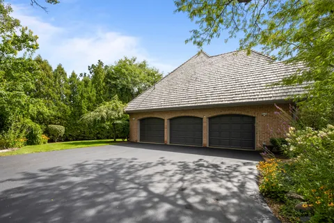 $1,749,000 | 1225 Sir William Lane, Lake Forest, IL 60045