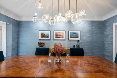 $1,749,000 | 1225 Sir William Lane, Lake Forest, IL 60045