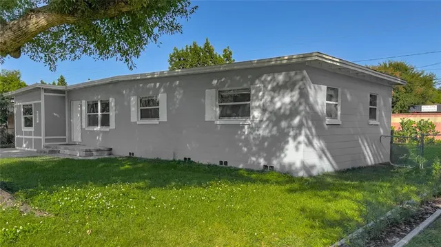 a front view of house with yard and garage