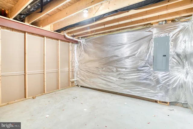 a view of house with backyard and porch
