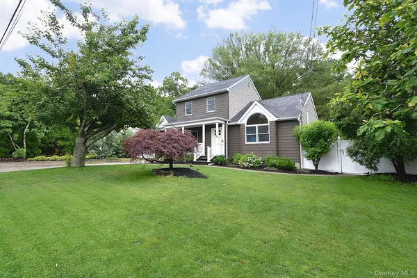 $629,999 | 19 Fountain Road, Rocky Point, NY 11778