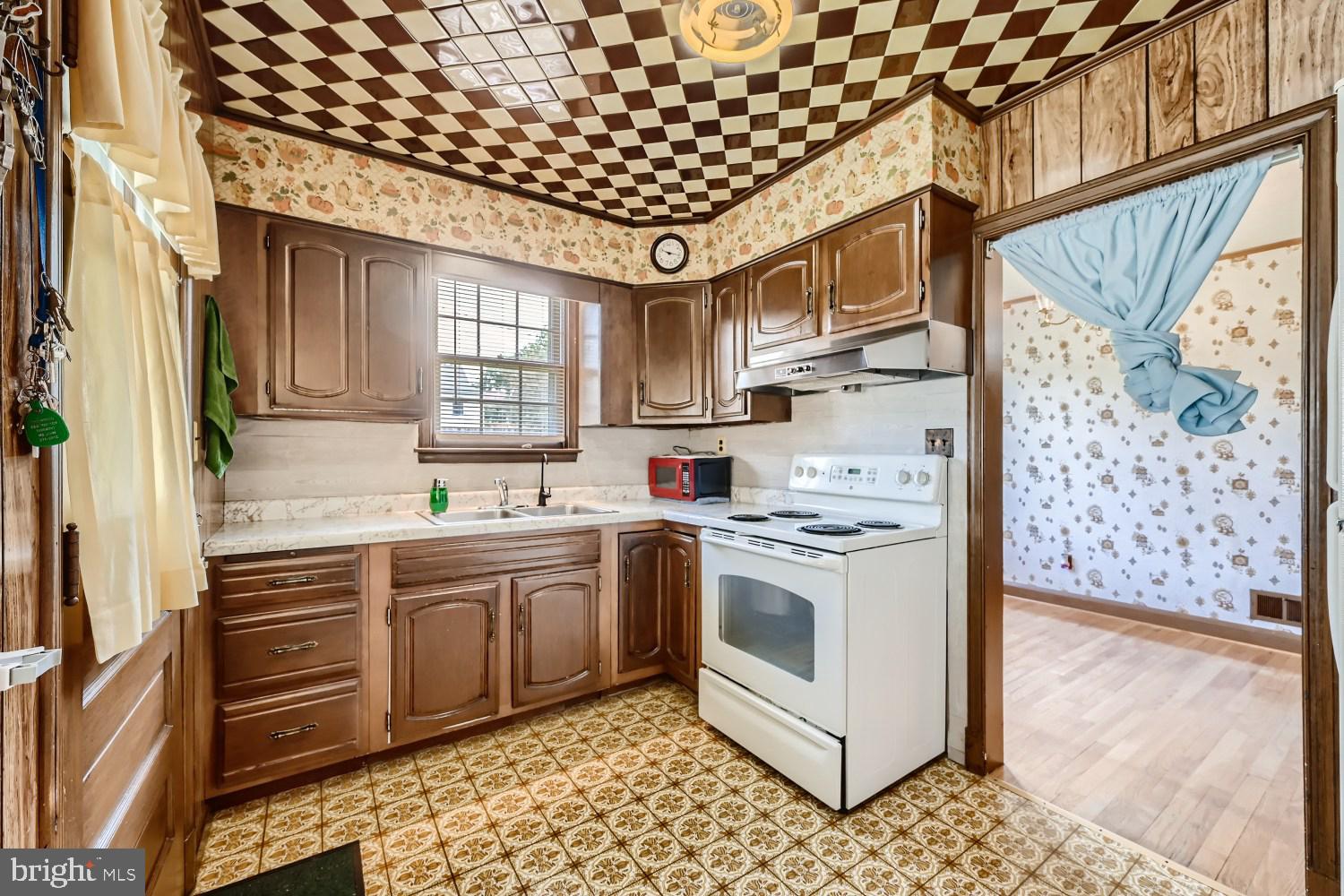 1548 Sulphur Spring Road Halethorpe, MD 21227 - Photo 9 of 27 Gallery Image 9