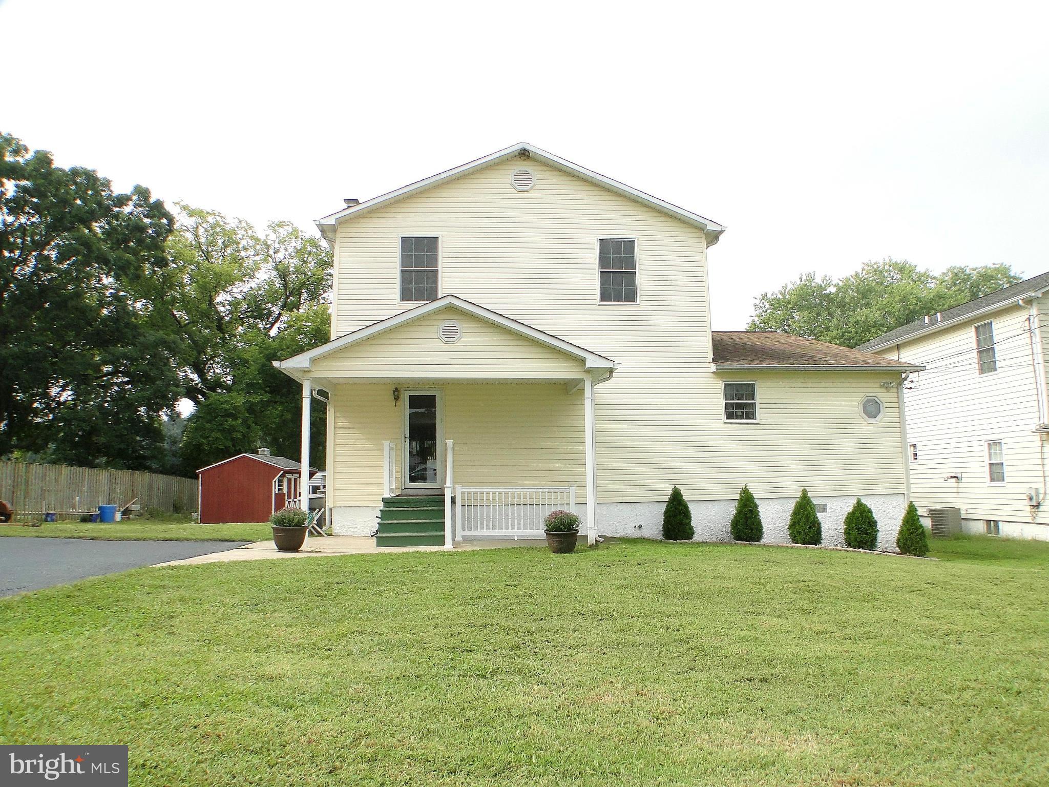 4 Bedroom, Plus Den w/ 2491 sq ft
