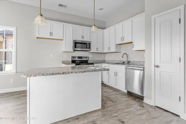 $316,000 | 9155 Lakeside Circle South, Walls, MS 38680