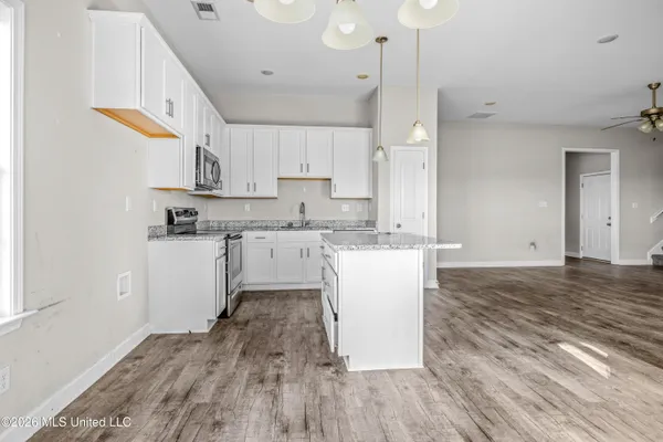 $316,000 | 9155 Lakeside Circle South, Walls, MS 38680