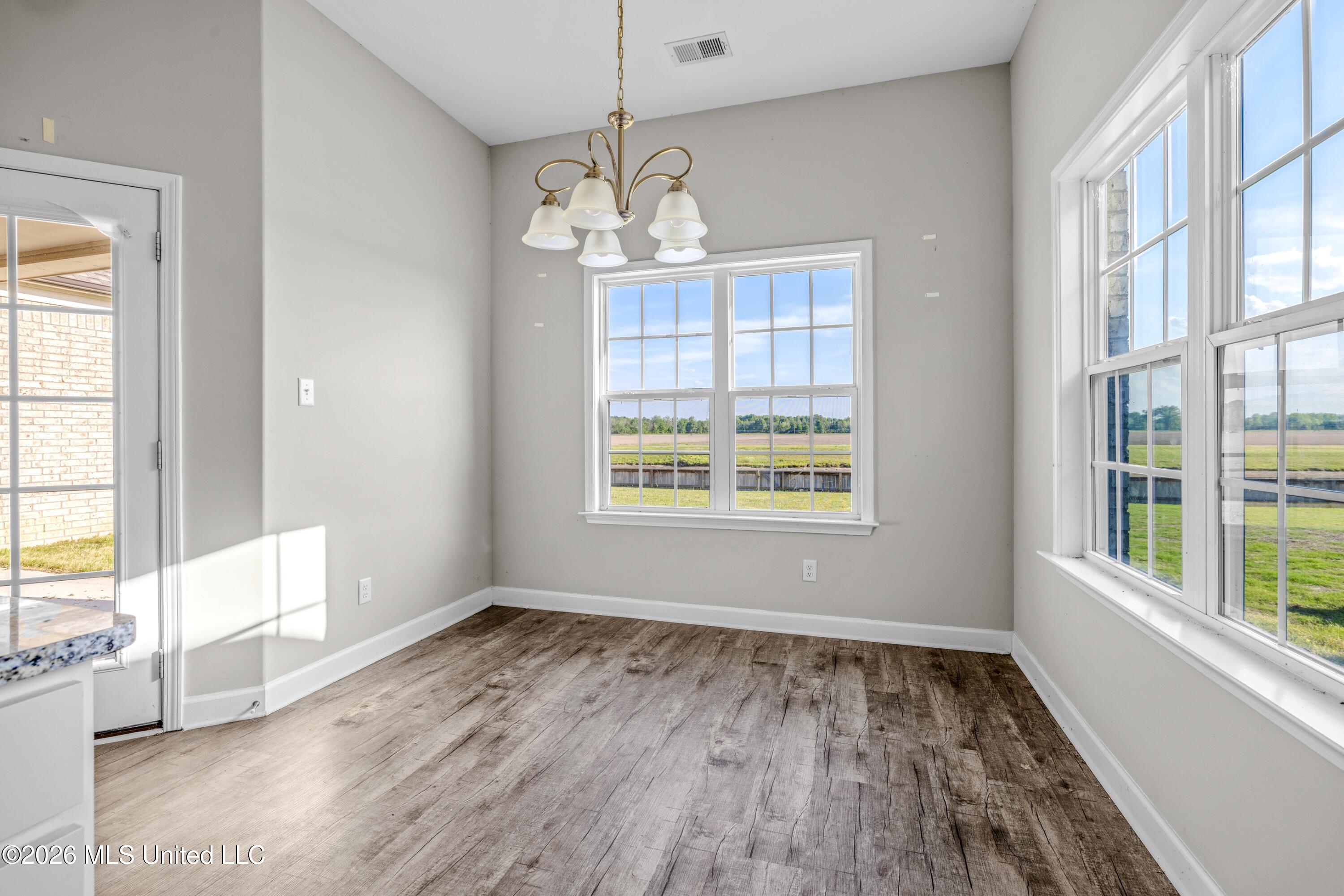 9155 Lakeside Circle South Walls, MS 38680 - Photo 13 of 31 R5C_3404