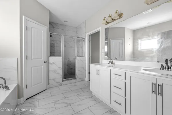 $316,000 | 9155 Lakeside Circle South, Walls, MS 38680