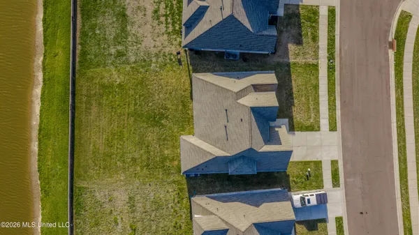 $316,000 | 9155 Lakeside Circle South, Walls, MS 38680