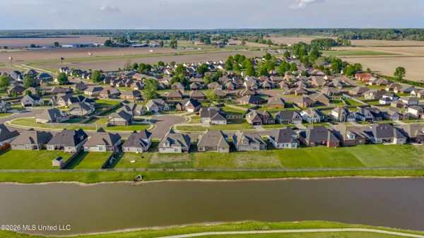 $316,000 | 9155 Lakeside Circle South, Walls, MS 38680