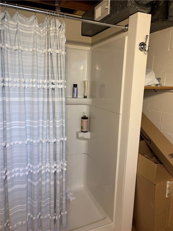 359 Dorseyville Road Pittsburgh, PA 15215 - Photo 24 of 29 a bathroom with a shower