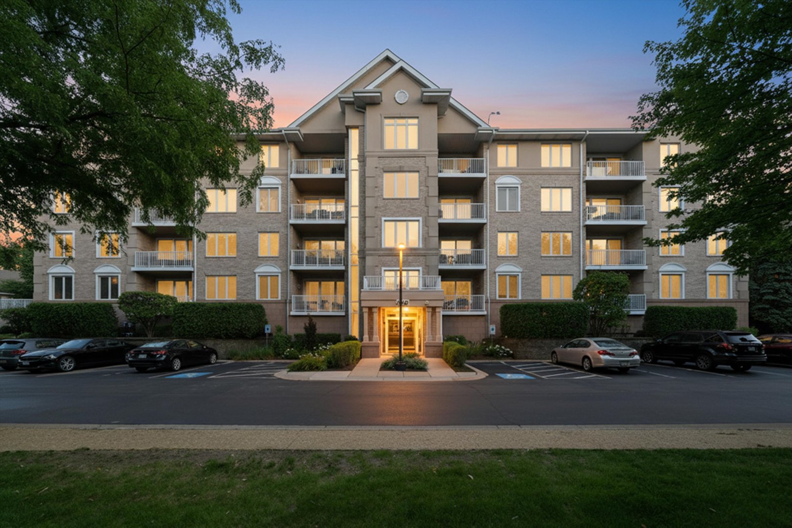 1761 Pavilion Way, Unit 301 Park Ridge, IL 60068 - Photo 2 of 46 Gallery Image 2