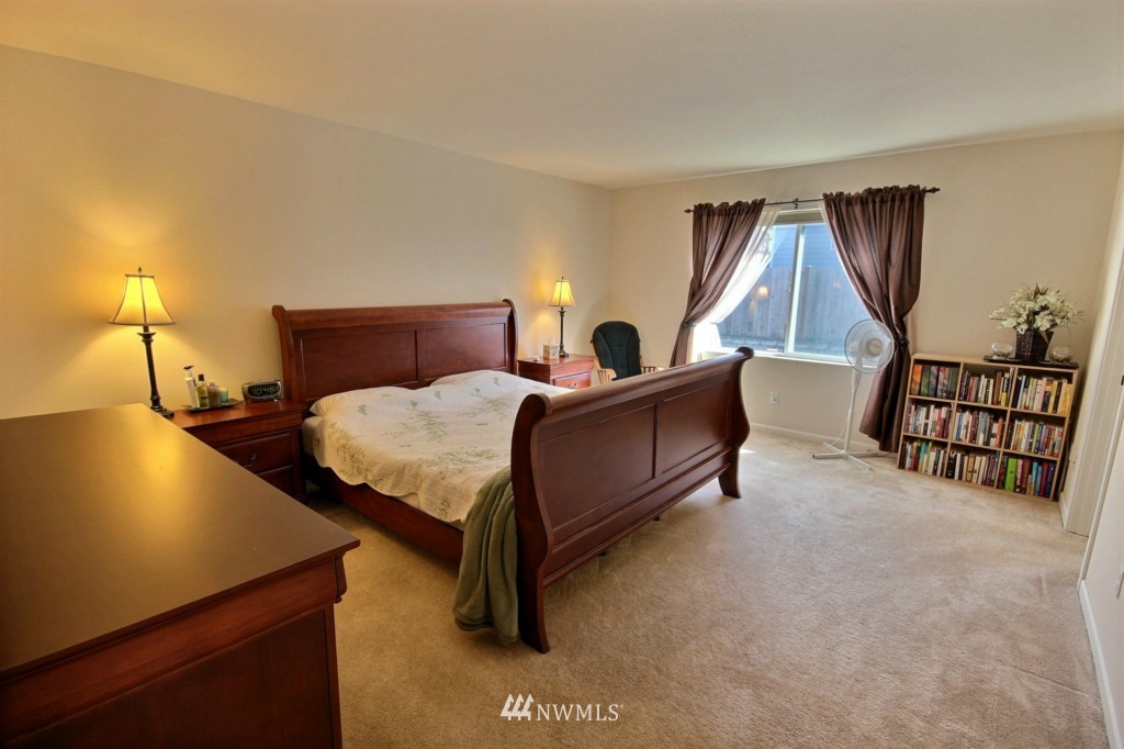 564 Field Place Northeast Renton, WA 98059 - Photo 13 of 23