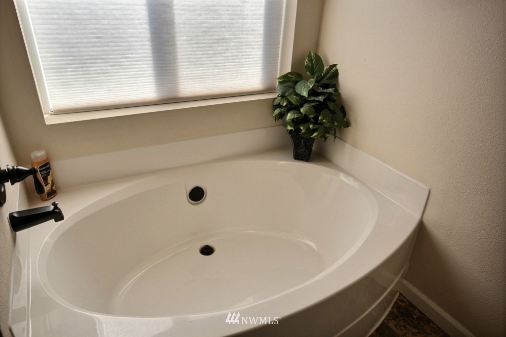 564 Field Place Northeast Renton, WA 98059 - Photo 15 of 23