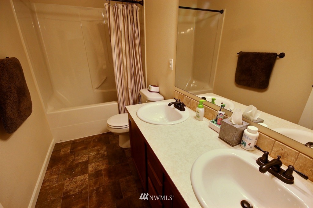 564 Field Place Northeast Renton, WA 98059 - Photo 18 of 23